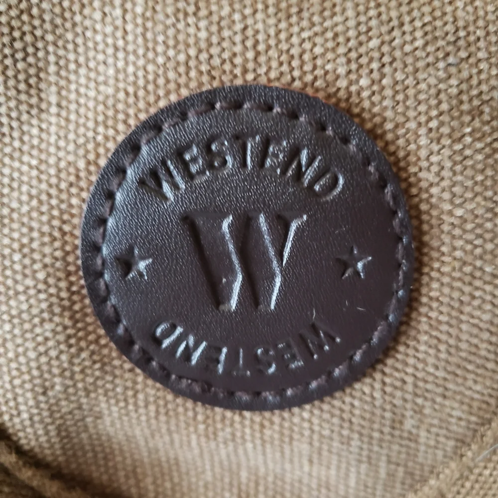 Westend shoulder bag..Multiple zipper pouches - Picture 4 of 4